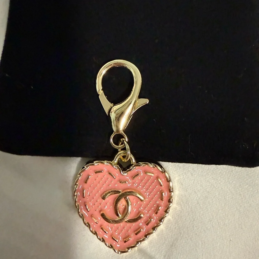 Pendant on a gold tone clasp Luxury! Will come in dusty.